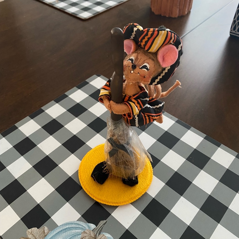 6inch broom witch mouse NWT